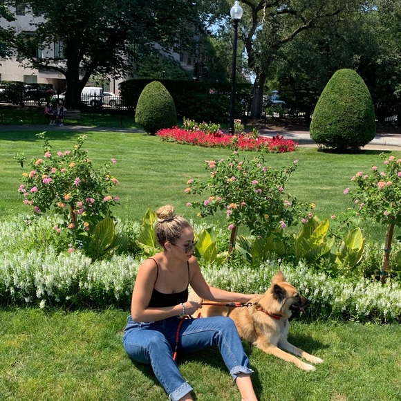 Meet your Posher, Gabriela - Picture 1 of 1